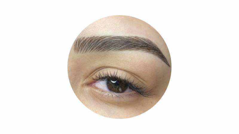 Microblading sourcils Redessiné naturellement dans votre institut de beauté centre de bien-être Beauté & Spa à Aubagne